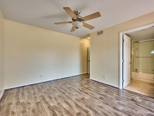 Building Photo - 4065 Village Dr