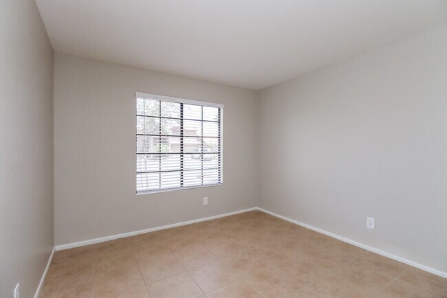 Building Photo - 1431 E Hearne Way