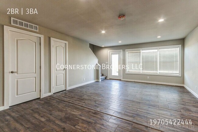 Building Photo - 305 Omnia-A