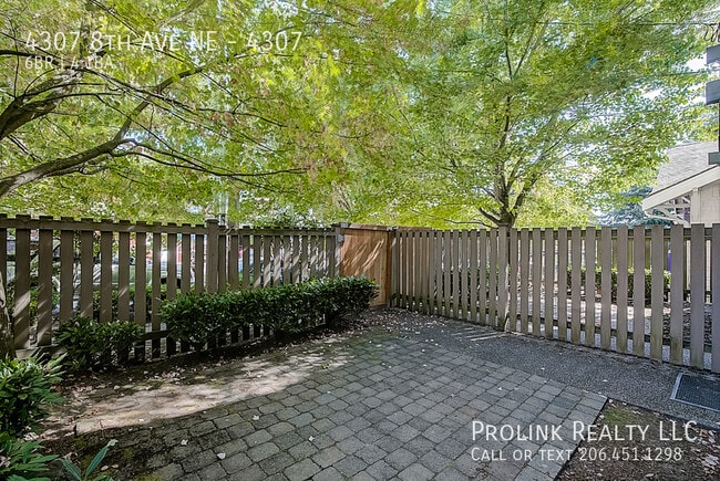 Building Photo - 4307 8th Ave NE