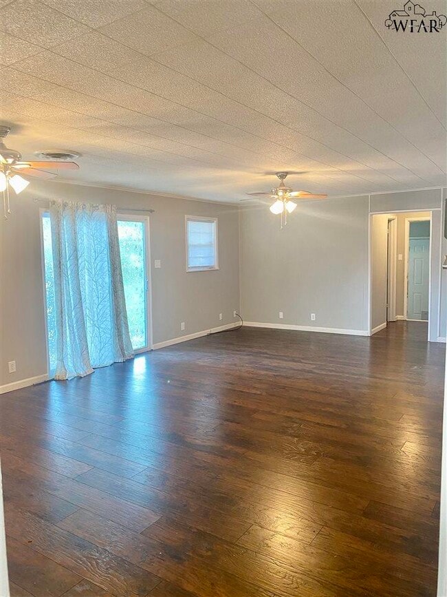 Building Photo - 4404 Cunningham Dr