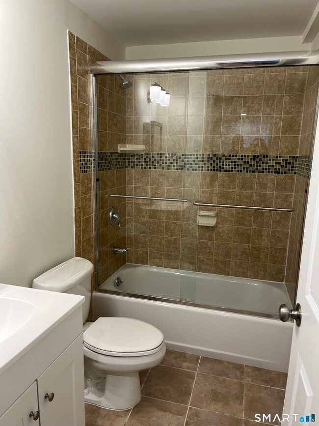 Building Photo - 143 Columbus Pl