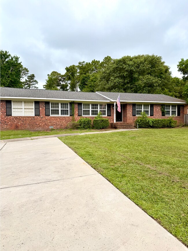 Building Photo - 4-Bedroom Near UNCW Campus