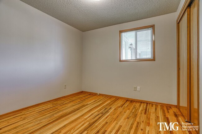 Building Photo - Charming single-family home!