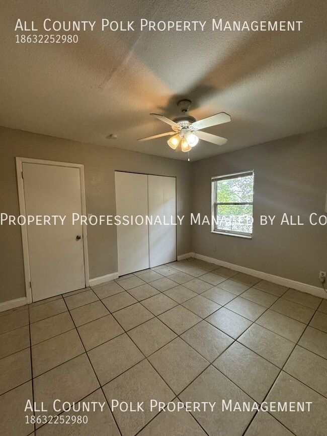 Building Photo - 3 Bedroom 1 Bath Home in St. Pete!