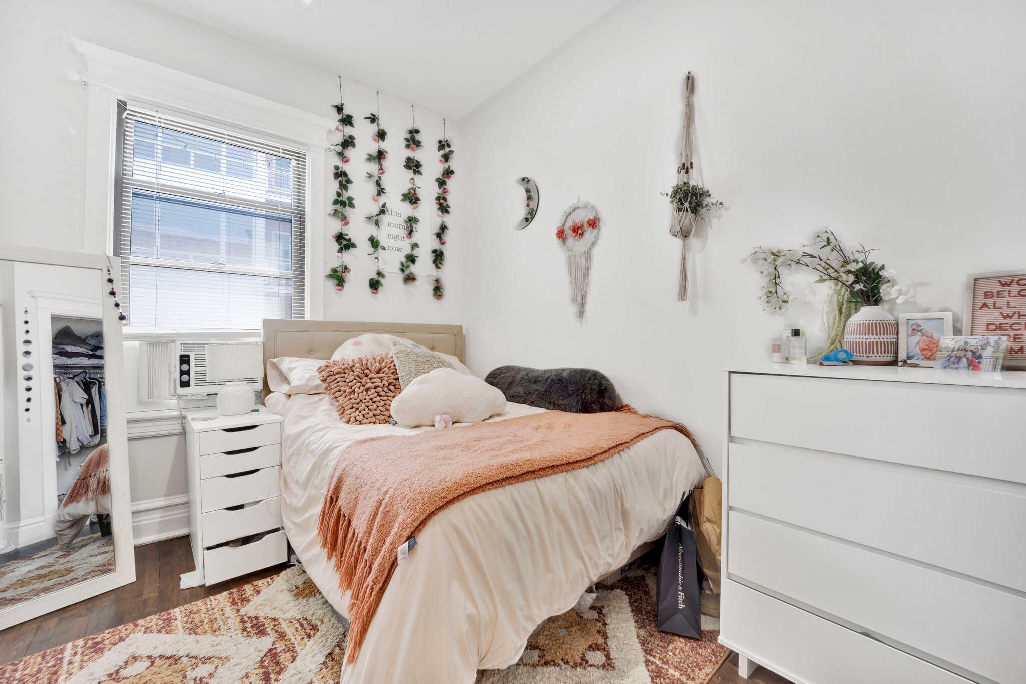 Building Photo - 1016 W Dakin St