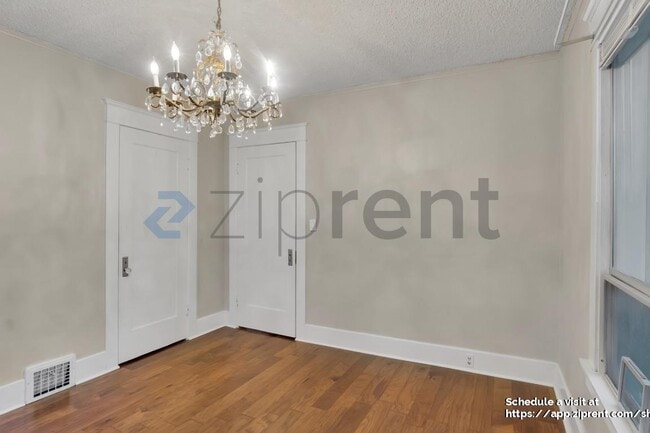 Building Photo - 902 N 77th St