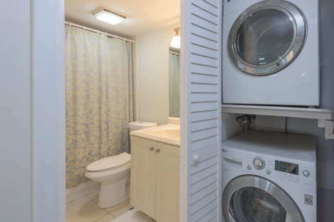 Building Photo - 4250 N Hwy A1A