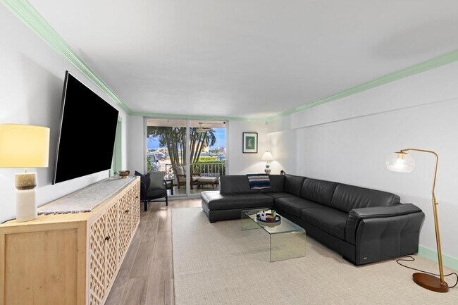 Building Photo - 917 N Flagler Dr