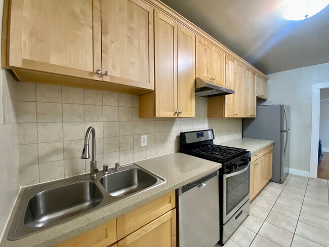 Building Photo - 926-932 35