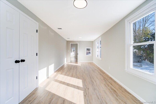 Building Photo - 108 Pine St