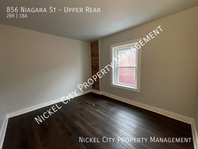 Building Photo - 856 Niagara St