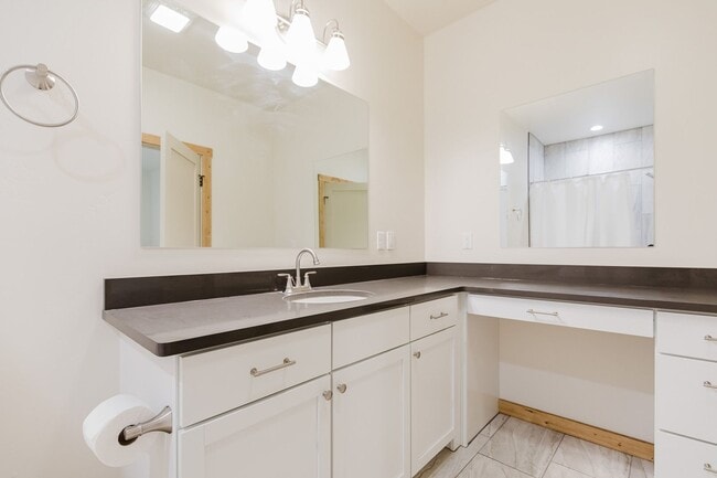 Building Photo - Beautiful New Construction Mountain Retreat