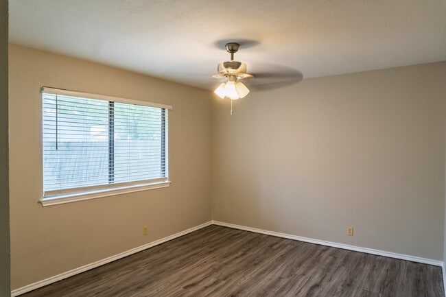 Building Photo - 13207 Larkwalk St