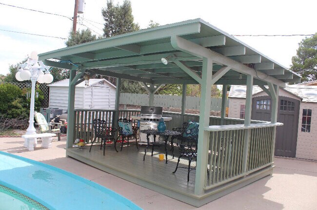 Building Photo - 8812 Cosmos Ave