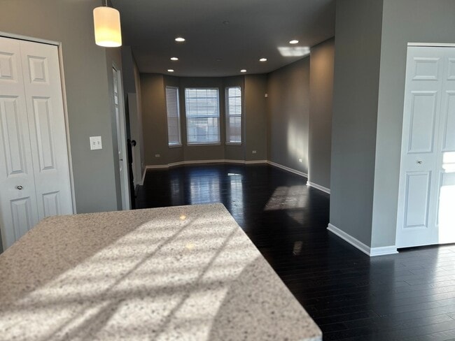 Building Photo - 2953 Madison Dr