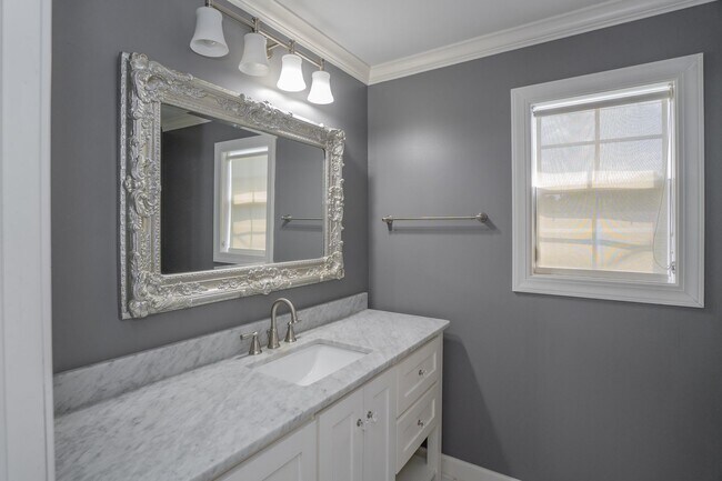 Building Photo - Cozy Updated Kingwood Home with 3 Bedrooms