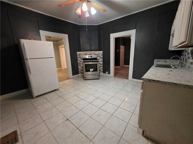 Building Photo - 14 Southern St