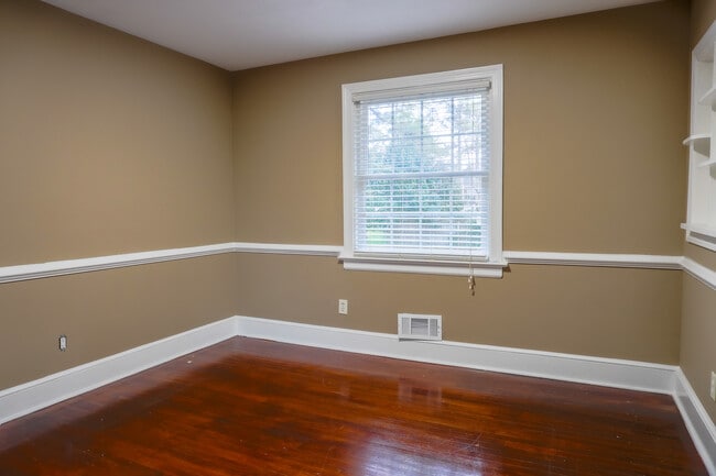 Building Photo - 8803 Turnbull Ave