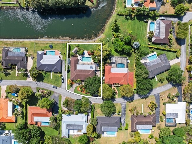 Building Photo - 10740 SW 74th Ct