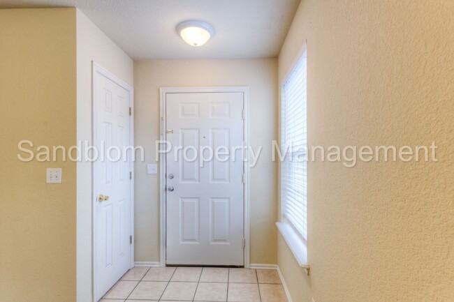 Building Photo - For Lease | Sand Springs | $1125 Rent | Av...