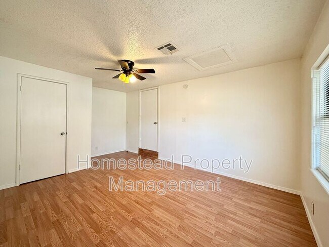 Building Photo - 4709 SE 27th St