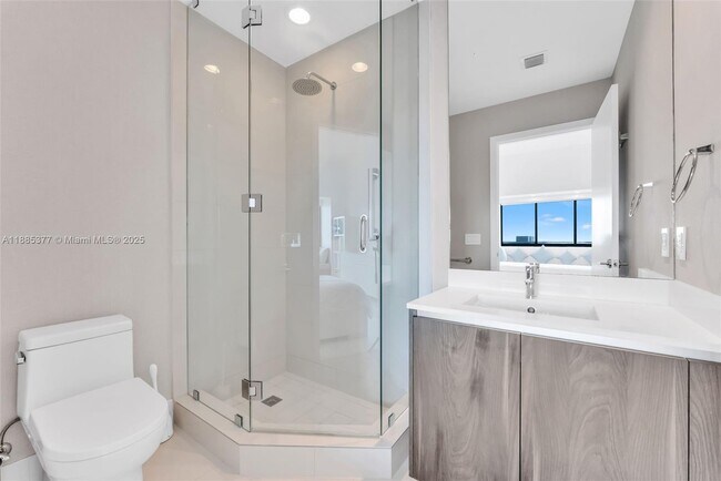 Building Photo - 480 NE 31st St