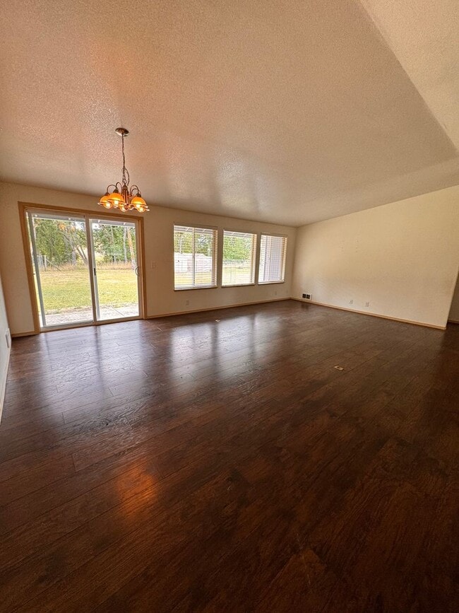 Building Photo - 811 NE Newton Creek Rd