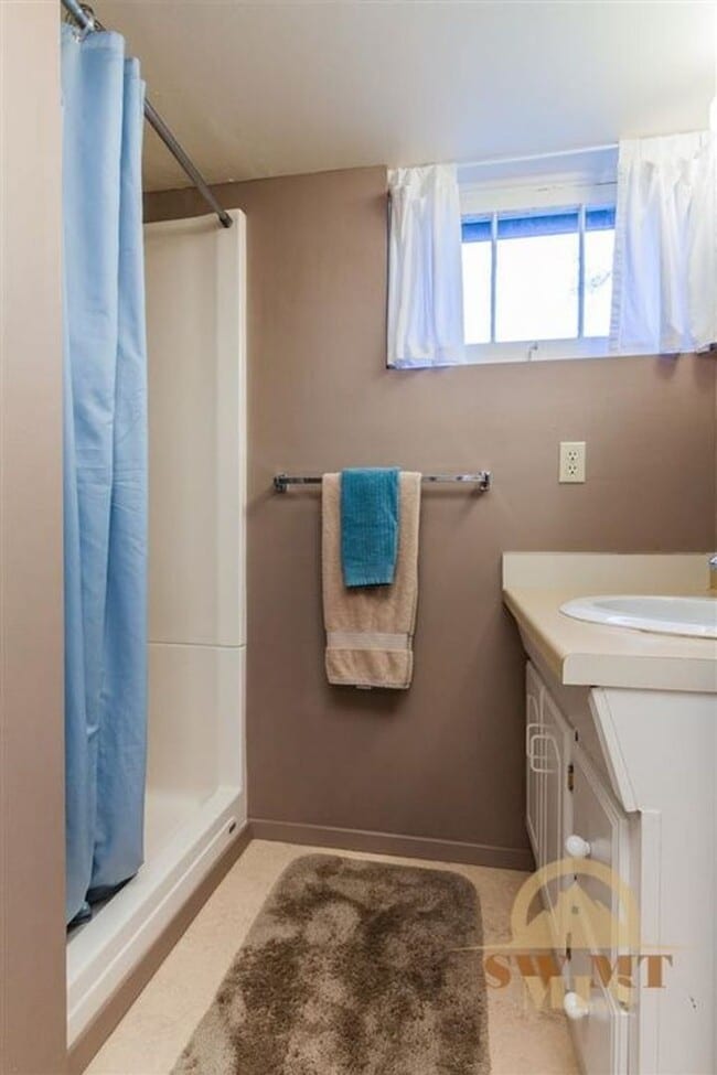 Building Photo - Charming Southside Bozeman Home