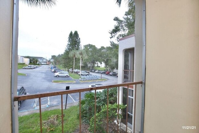 Building Photo - Spacious 1/1 Condo Located in the Royal Arms Condominium - Altamonte Springs