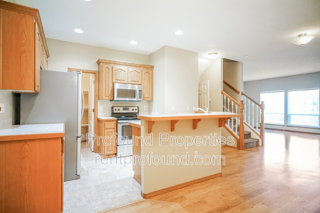 Building Photo - 2623 NE Rocky Butte Rd