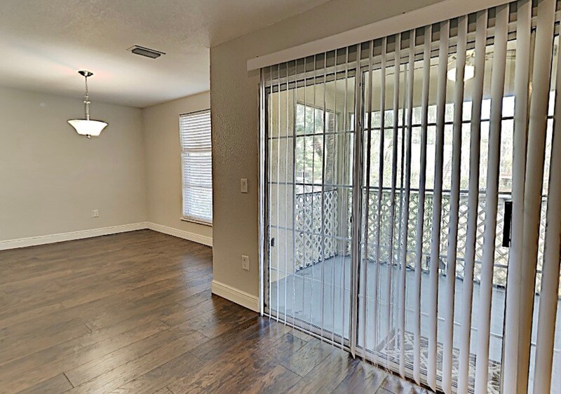 Building Photo - 3979 Versailles Dr