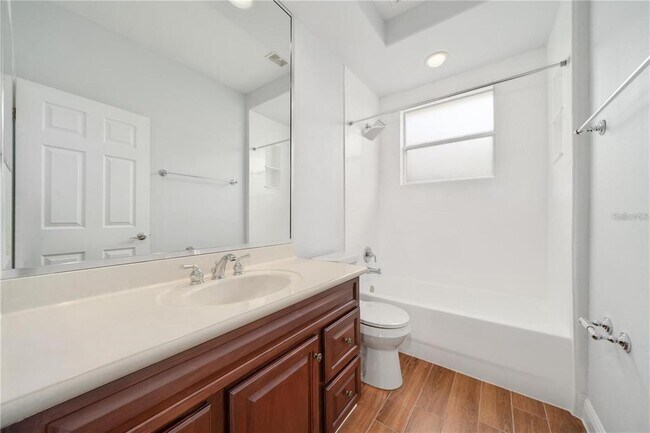 Building Photo - 2333 Pinehurst Ct