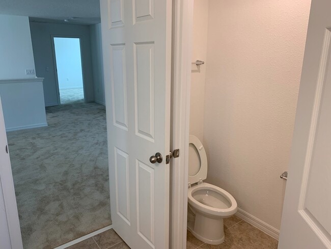 Building Photo - Spacious 4 Bedroom House - Oakland Trails