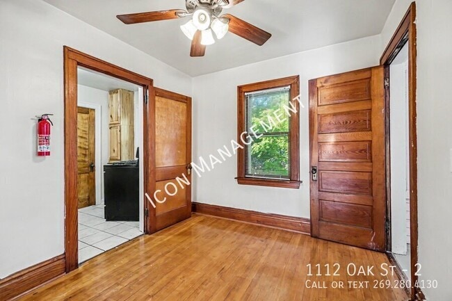 Building Photo - 1112 Oak St