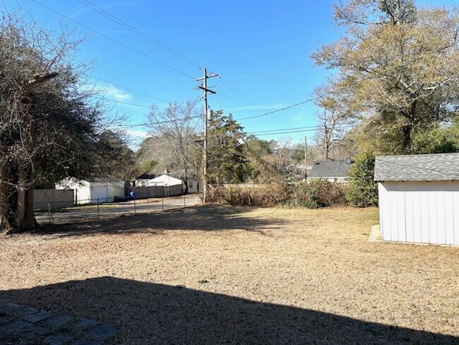 Building Photo - CHARMING HOME IN ROSEWOOD
