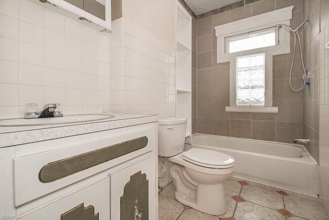Building Photo - 1312 W 91st St