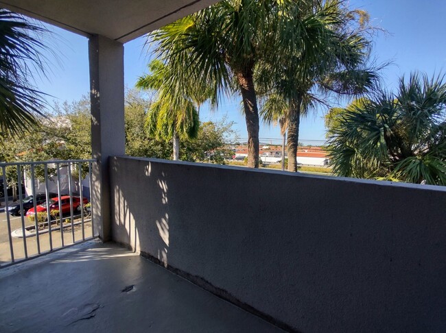 Building Photo - Spacious 2BR in Terrazas Del Sol