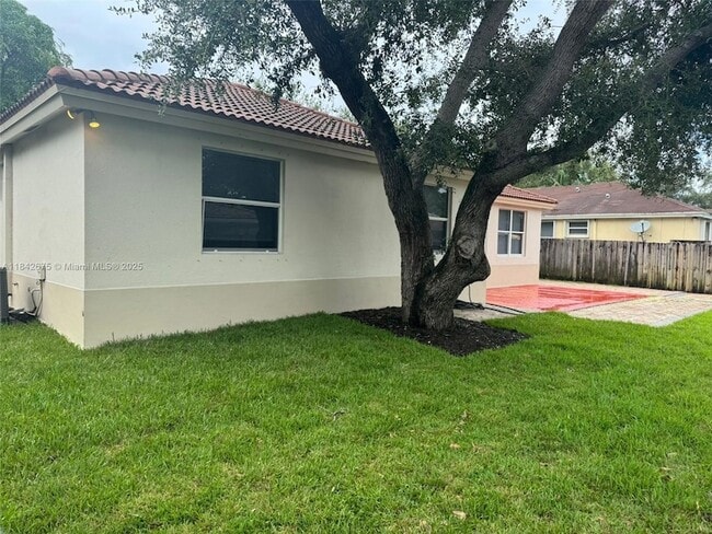 Building Photo - 21733 Ingraham Ave Rd