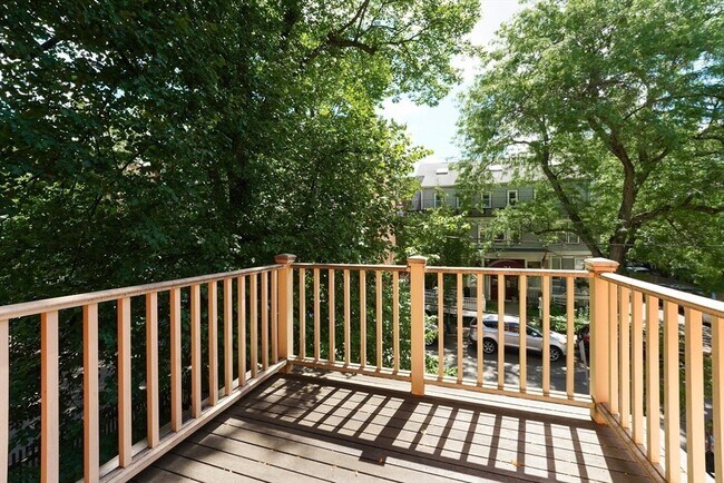 Building Photo - 23 Irving St