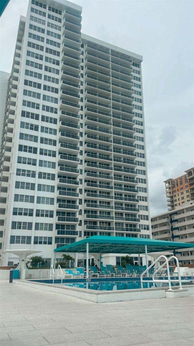 Building Photo - 3140 S Ocean Dr