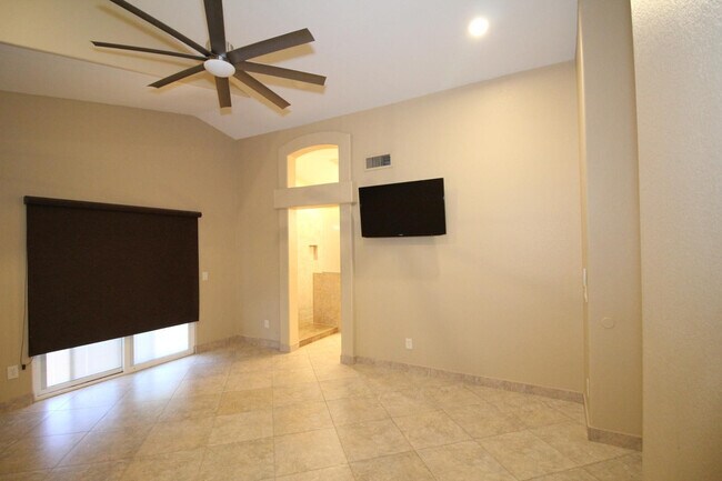 Building Photo - 5437 W Bluefield Ave