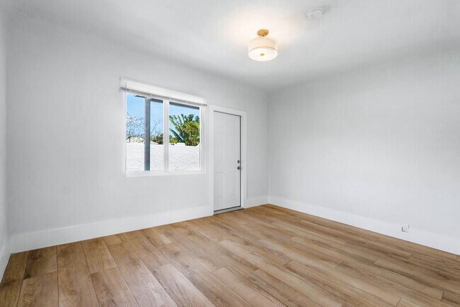 Building Photo - 414 33rd St