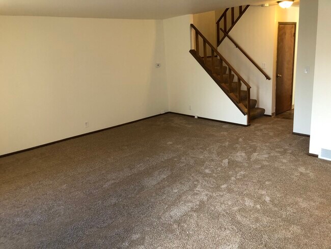 Building Photo - Valley Green Townhomes