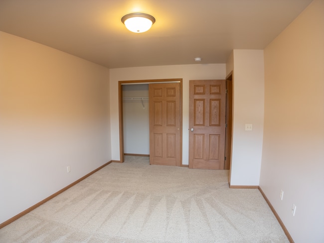 Building Photo - 2 Bedroom Apartment in Quiet Neighborhood!