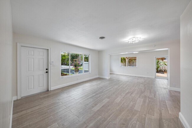 Building Photo - 2611 NE 16th St