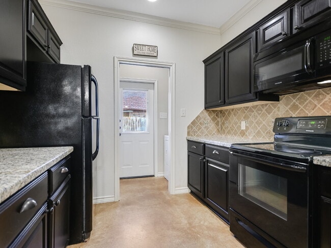 Building Photo - 3312 Airborne Ave