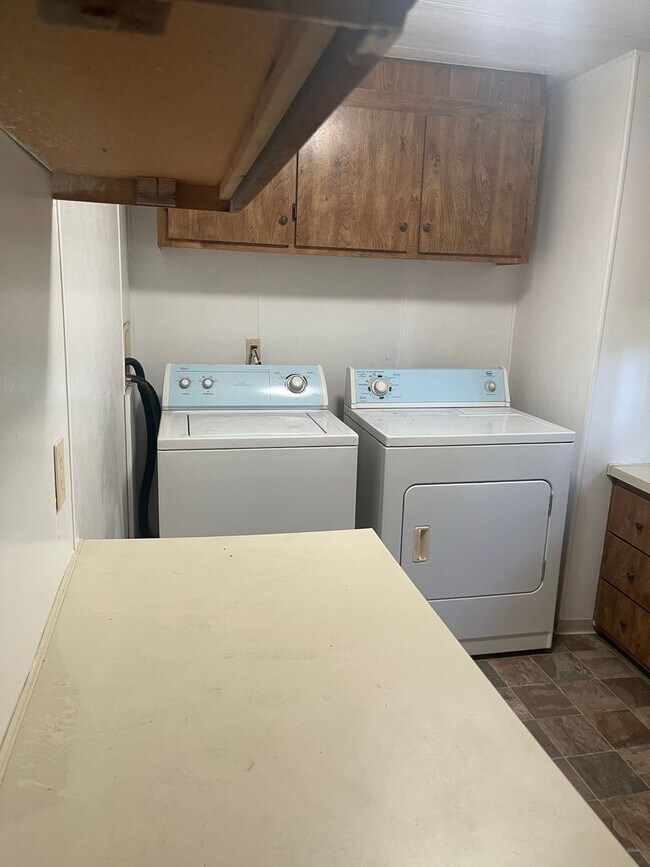 Building Photo - Upper Magalia Cute & clean 2 bed, 2 bath, storage shed, natural landscaping