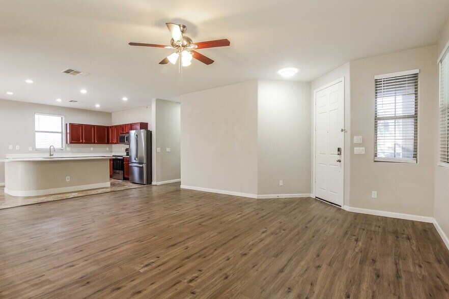 Building Photo - 11838 W Foothill Dr