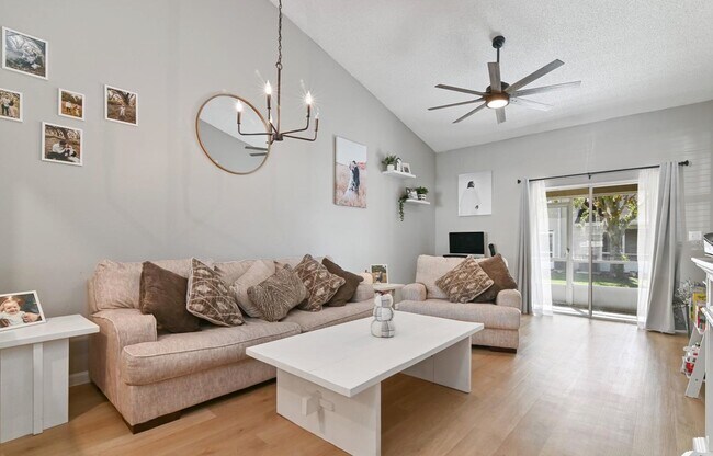 Building Photo - 2112 Cypress Bay Blvd